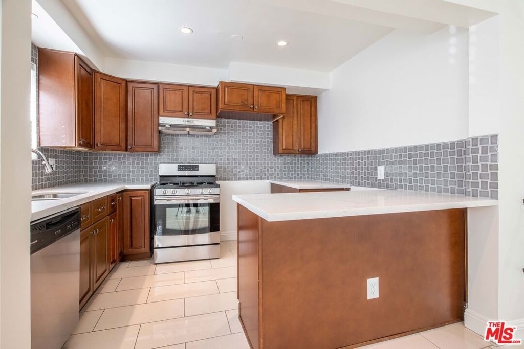 148 S Reeves Drive - Photo 23