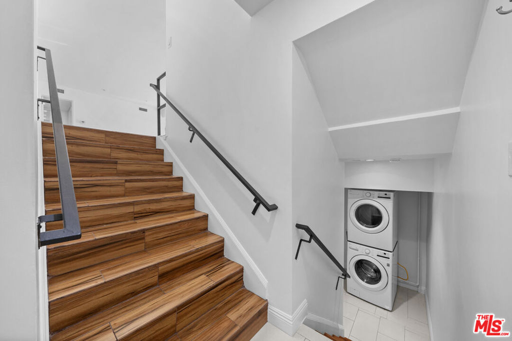 148 S Reeves Drive - Photo 14