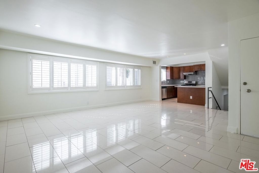 148 S Reeves Drive - Photo 21