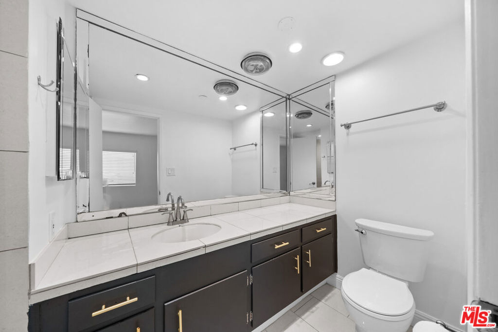 148 S Reeves Drive - Photo 18