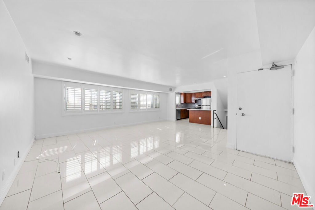 148 S Reeves Drive - Photo 6