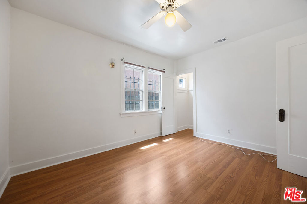 1712 1/2 W 39th Street - Photo 7