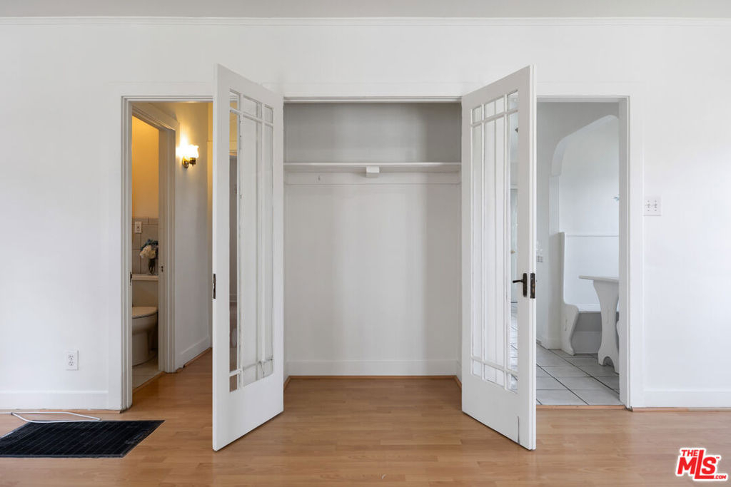 1712 1/2 W 39th Street - Photo 3