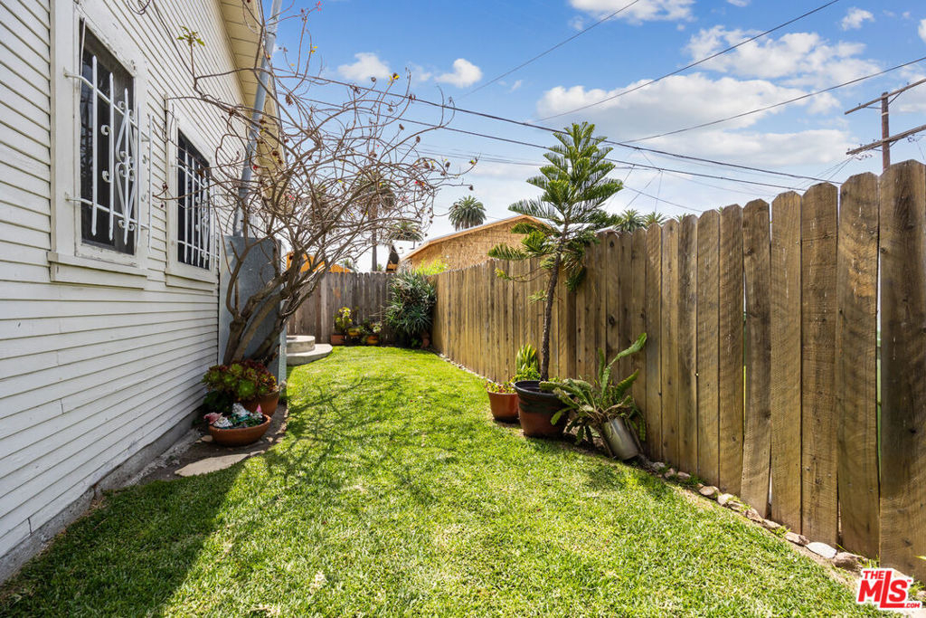 1712 1/2 W 39th Street - Photo 11
