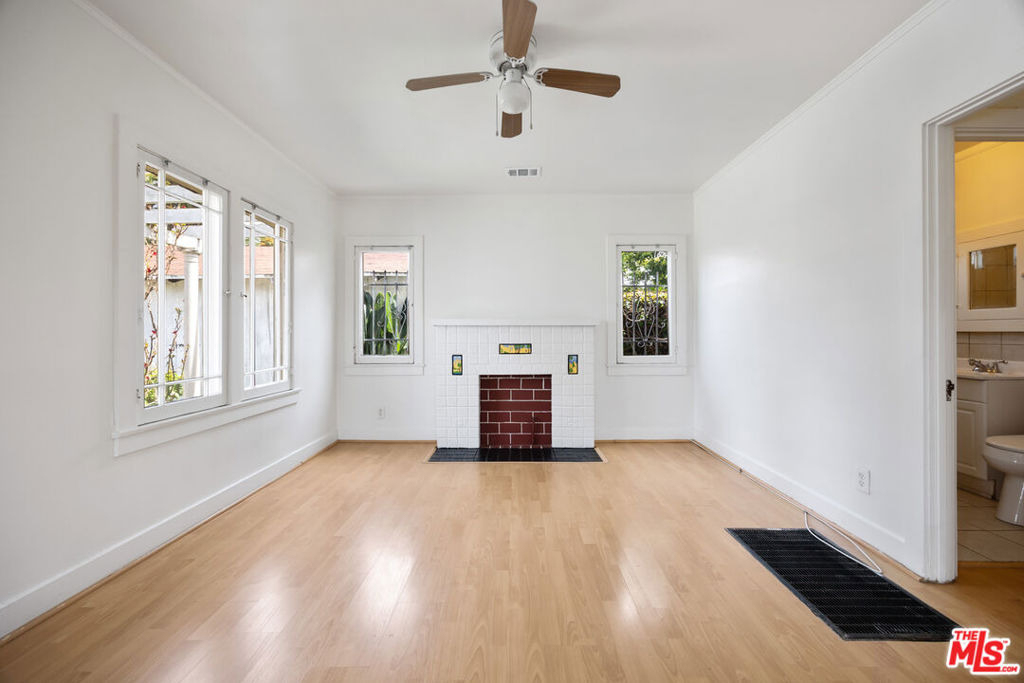 1712 1/2 W 39th Street - Photo 2