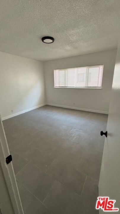 8759 Tobias Avenue - Photo 5
