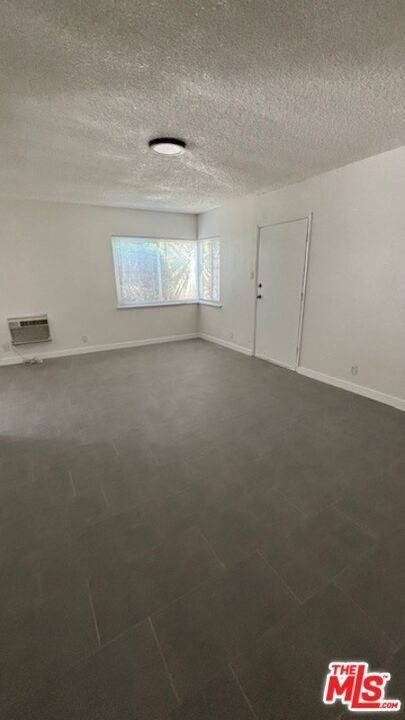 8759 Tobias Avenue - Photo 4