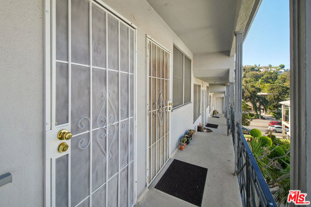 4010 Los Feliz Boulevard - Photo 10