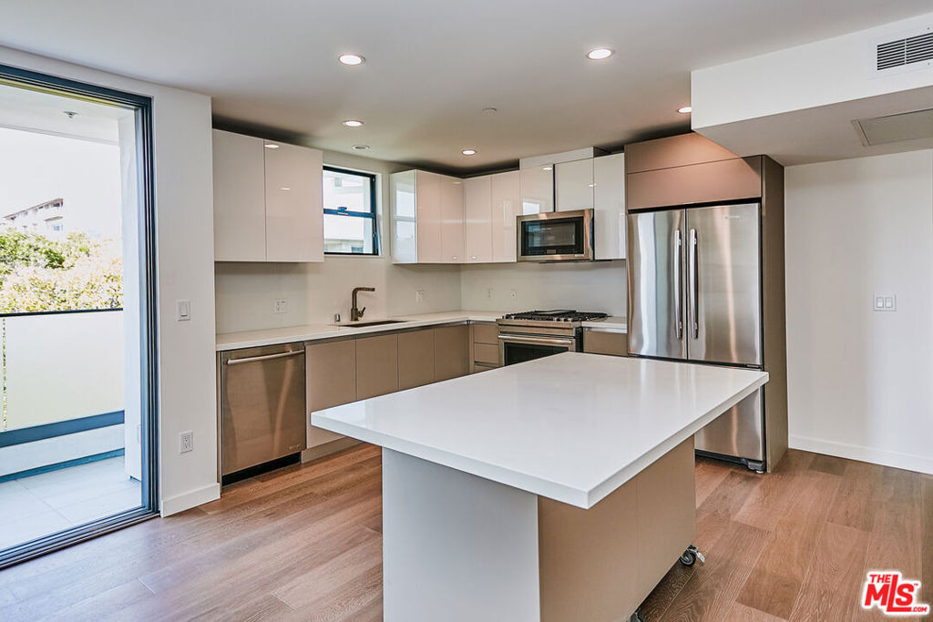 328 N Maple Drive - Photo 3