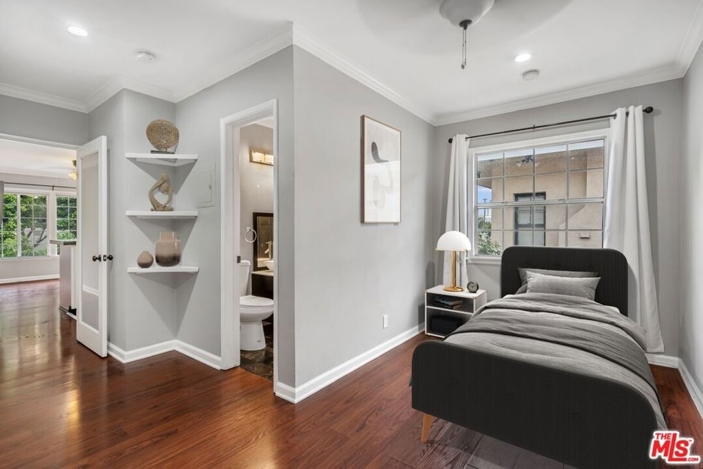 6226 1/2 De Longpre Avenue - Photo 1