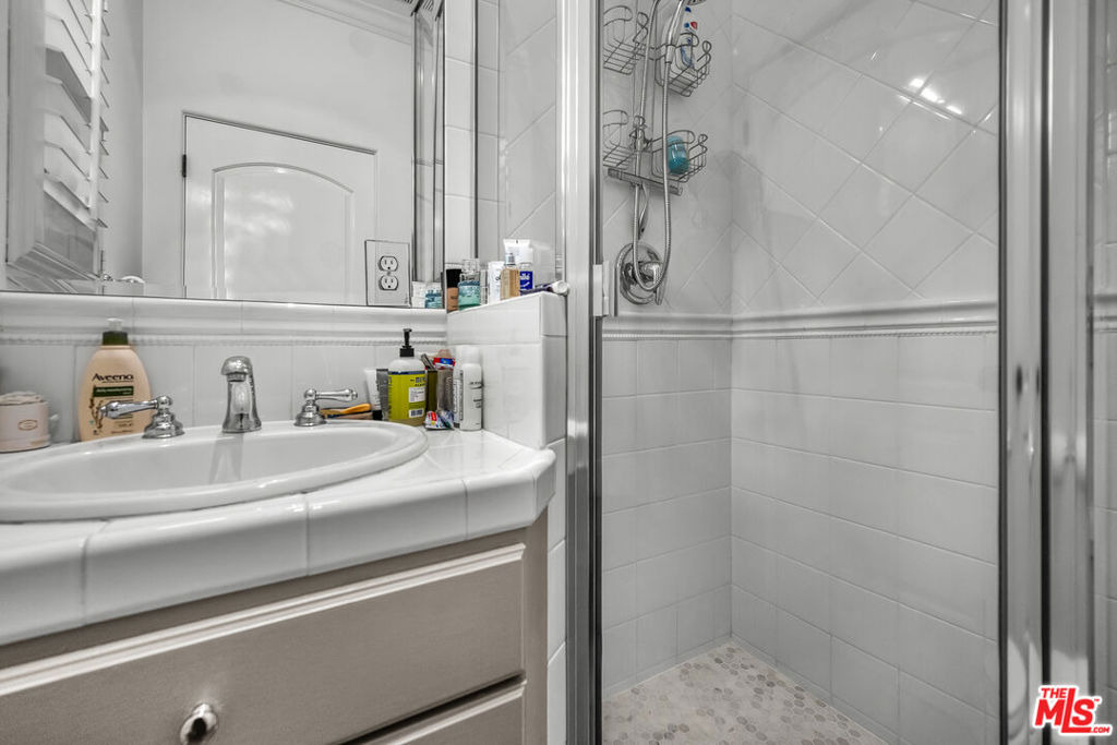 934 Hilldale Avenue - Photo 19