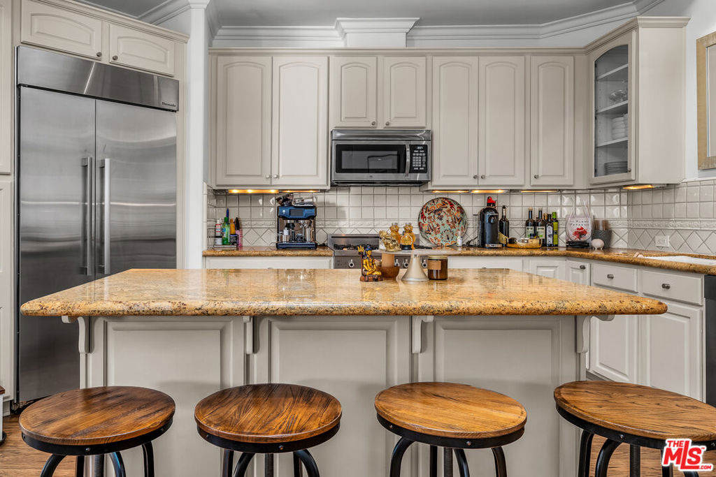 934 Hilldale Avenue - Photo 8