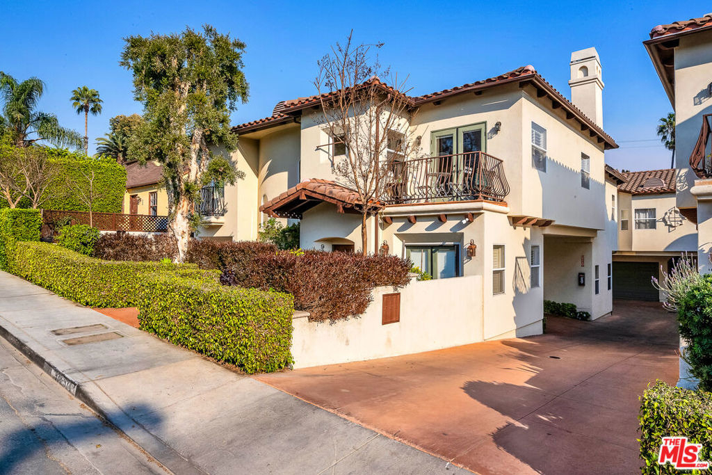 934 Hilldale Avenue - Photo 1