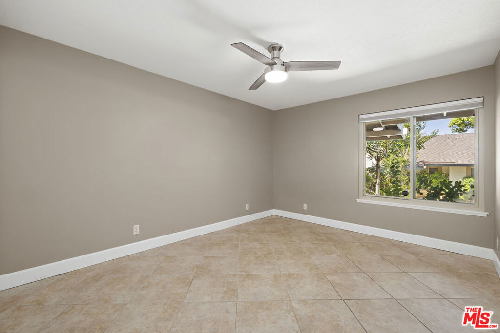 1685 E Avenida De Las Flores - Photo 5