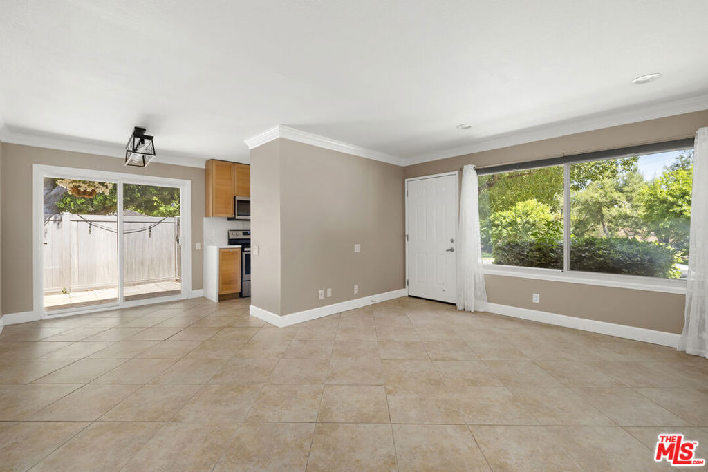 1685 E Avenida De Las Flores - Photo 9