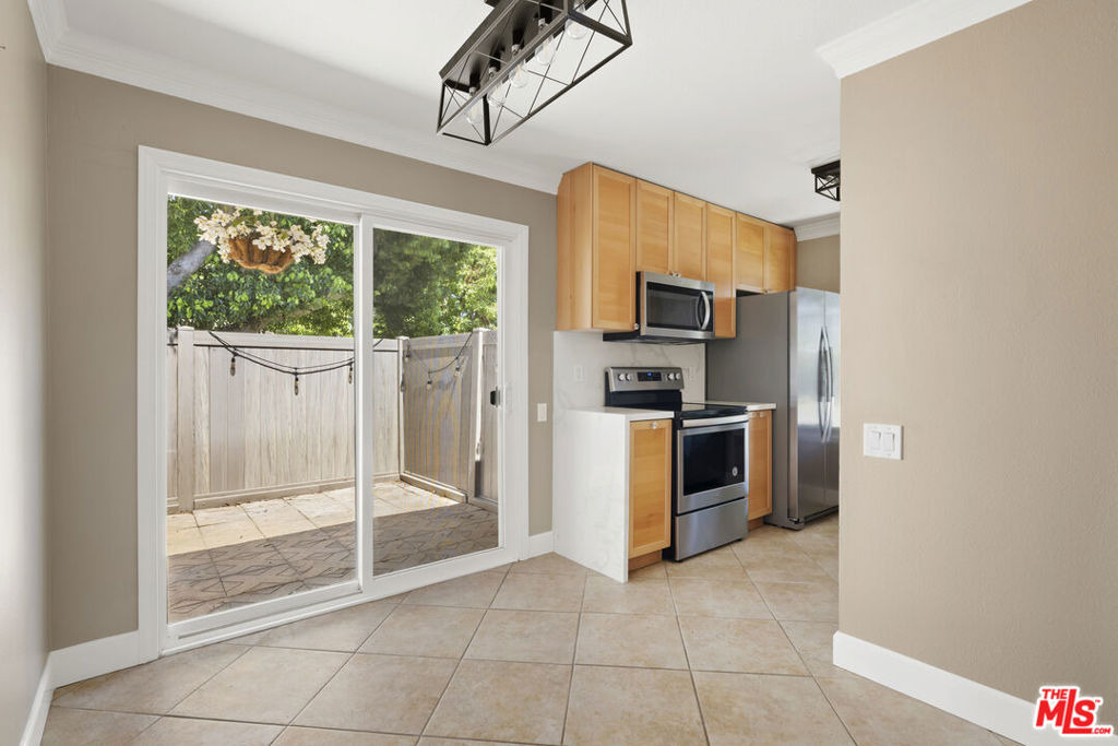 1685 E Avenida De Las Flores - Photo 2