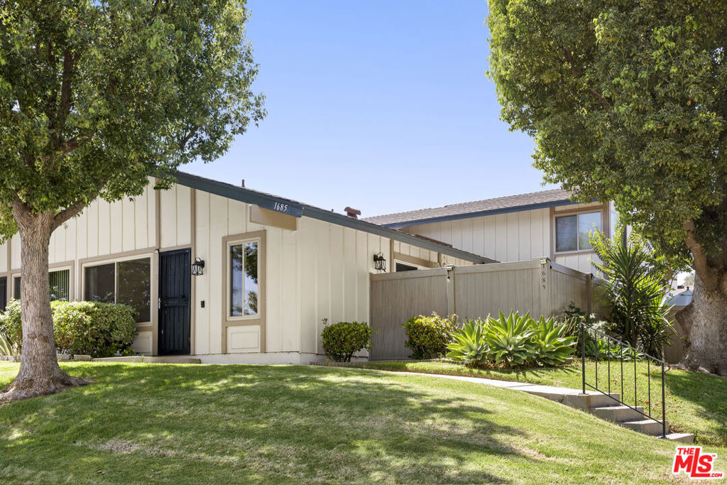 1685 E Avenida De Las Flores - Photo 0