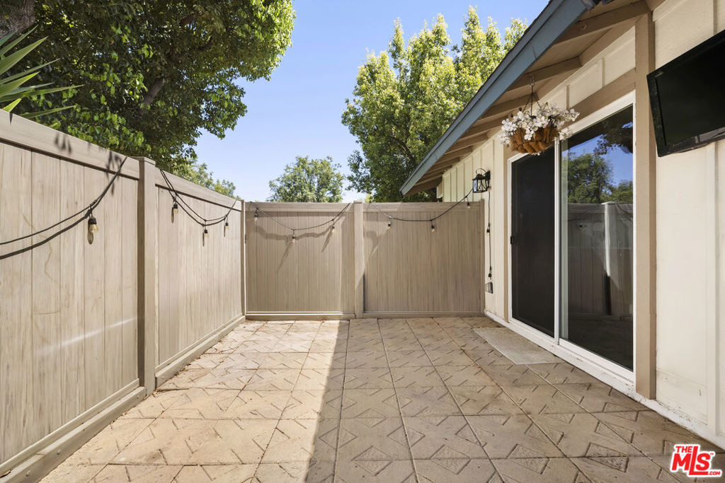 1685 E Avenida De Las Flores - Photo 7