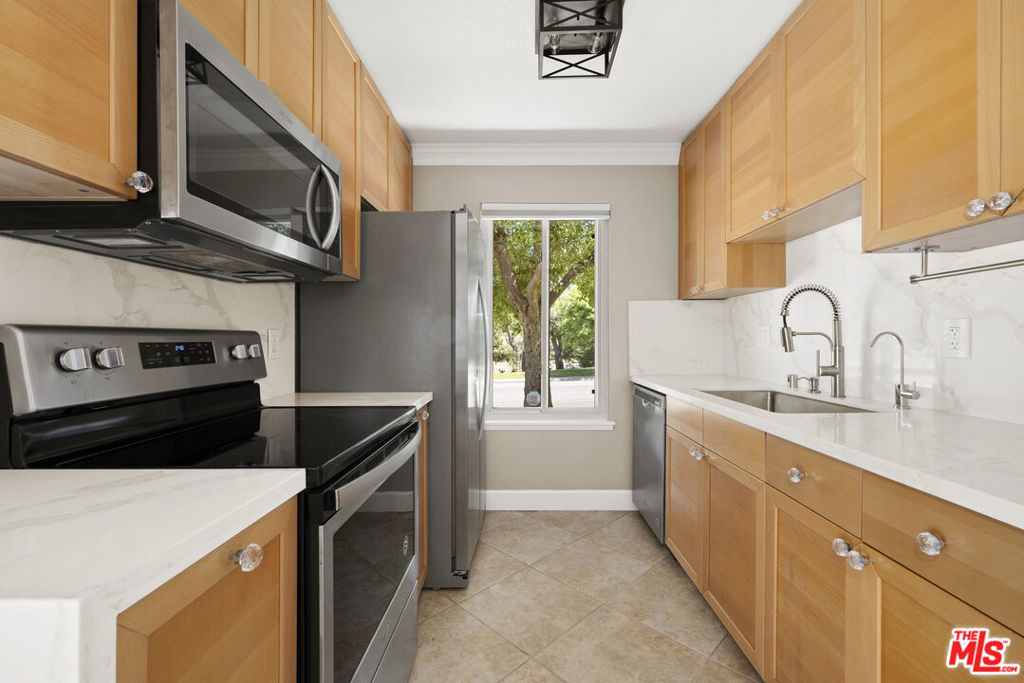 1685 E Avenida De Las Flores - Photo 1
