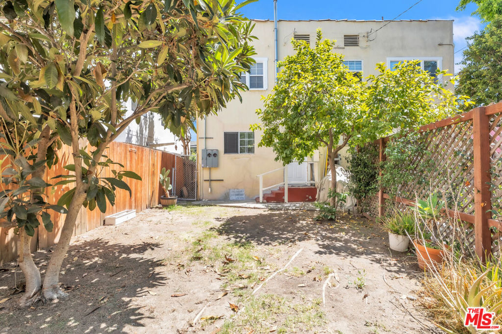 419 N. N Van Ness Avenue - Photo 8