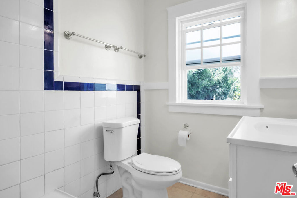 419 N. N Van Ness Avenue - Photo 12