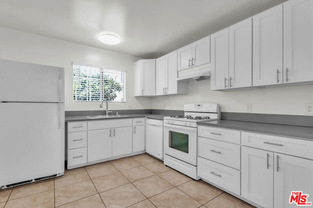 419 N. N Van Ness Avenue - Photo 21