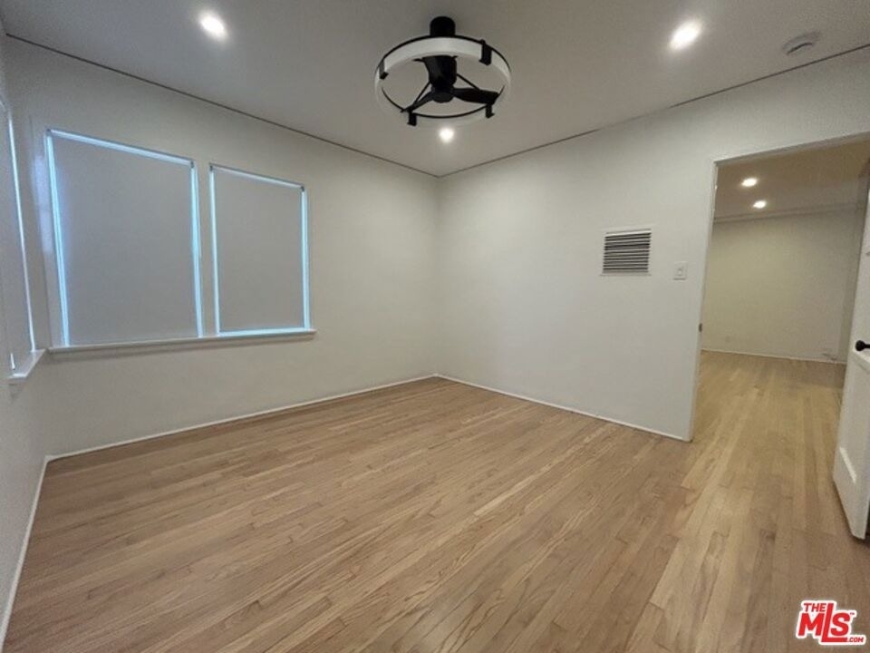 10574 Ayres Avenue - Photo 9