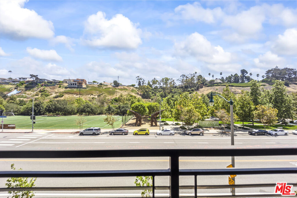 12705 Bluff Creek Drive - Photo 4