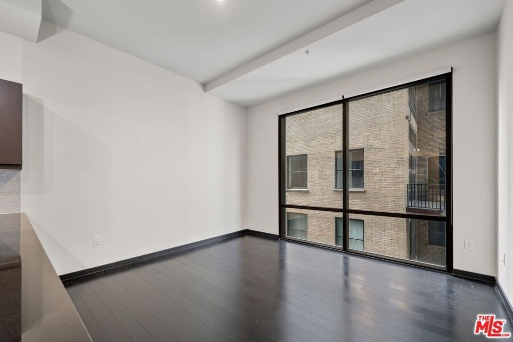 655 S Hope Street - Photo 2