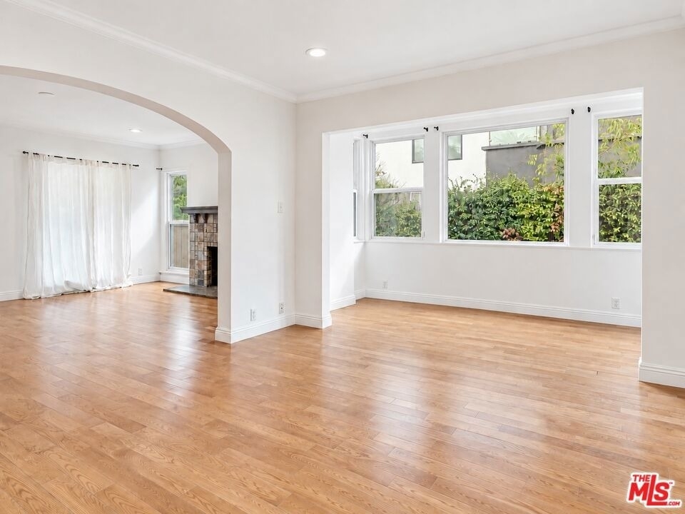 409 N Kilkea Drive - Photo 8
