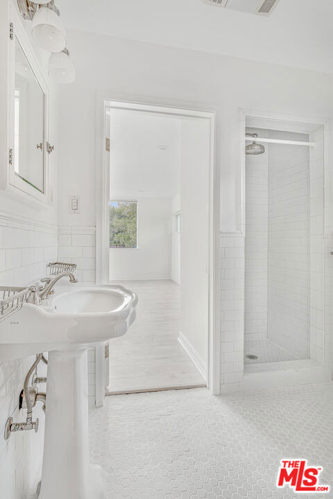 409 N Kilkea Drive - Photo 16