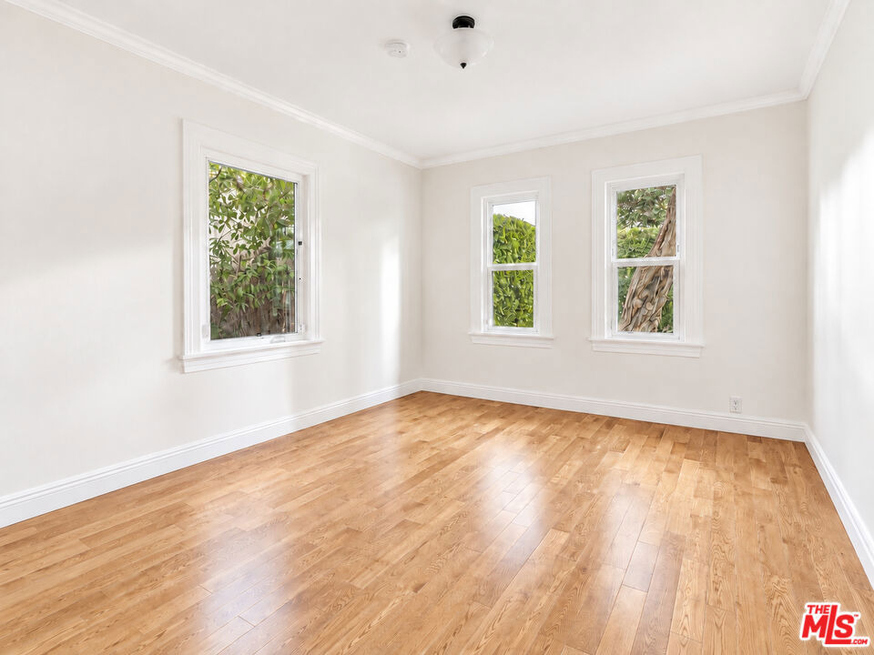409 N Kilkea Drive - Photo 15