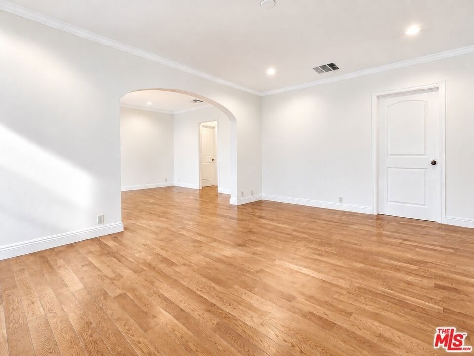 409 N Kilkea Drive - Photo 6