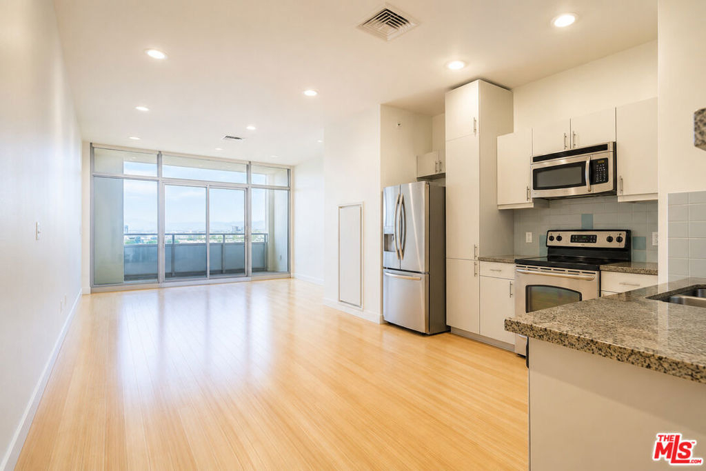 3810 Wilshire Boulevard - Photo 2