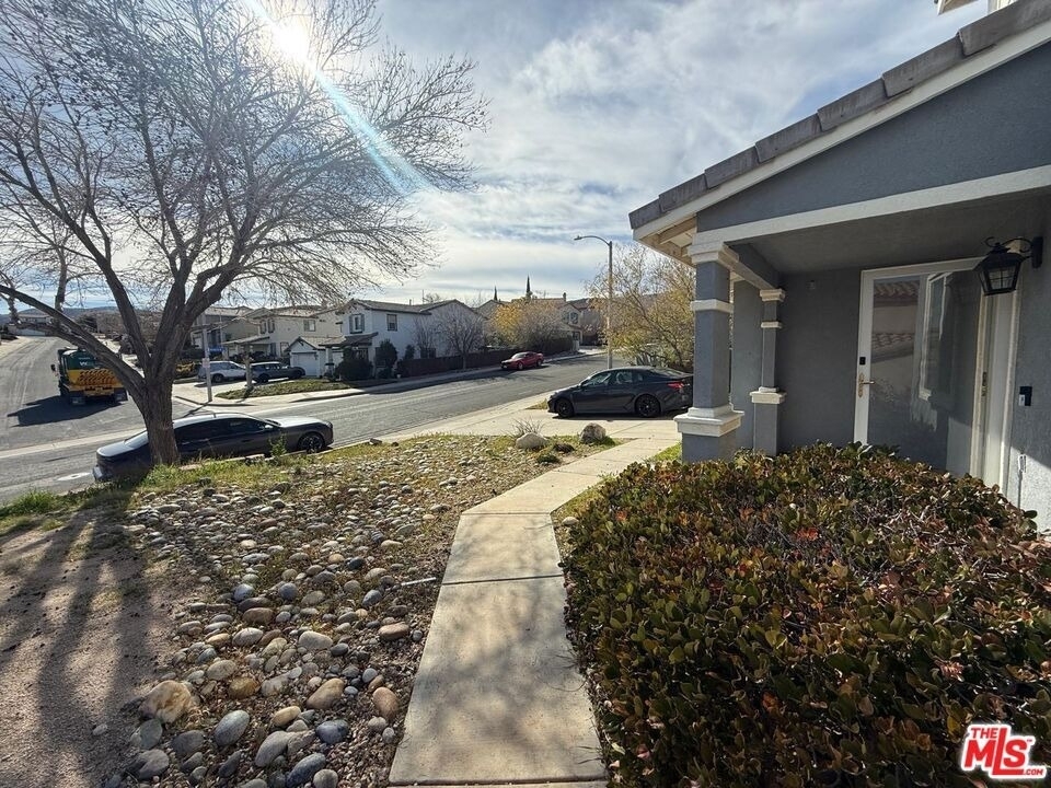 719 W Avenue Q10 - Photo 32