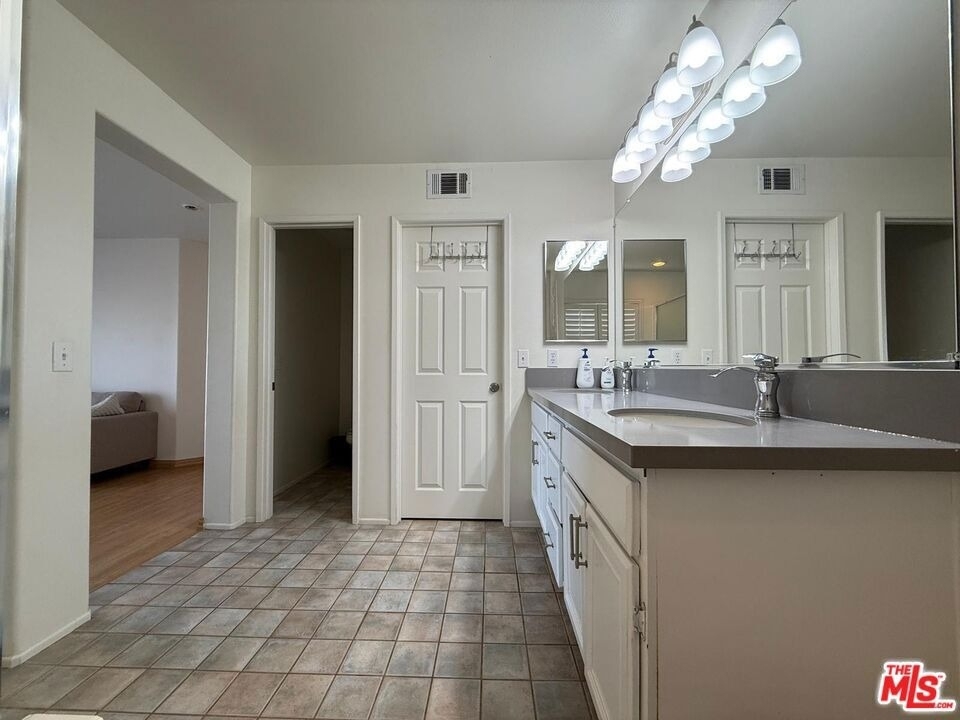 719 W Avenue Q10 - Photo 23