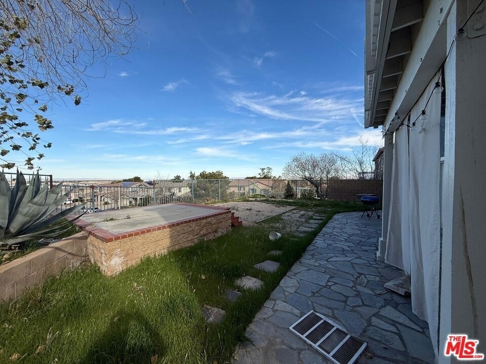 719 W Avenue Q10 - Photo 28