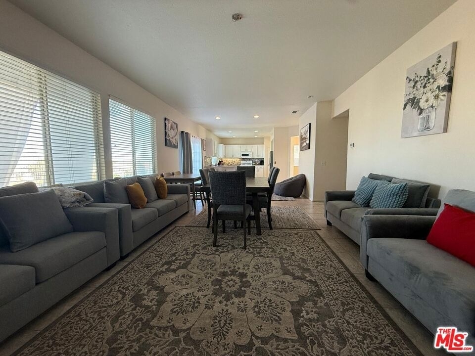 719 W Avenue Q10 - Photo 8