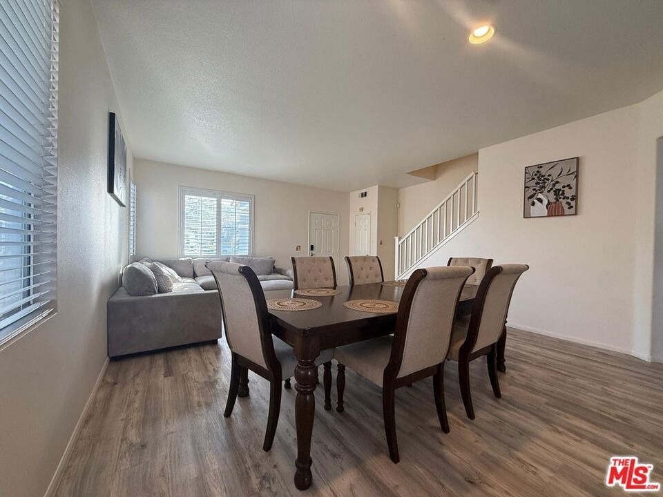 719 W Avenue Q10 - Photo 3