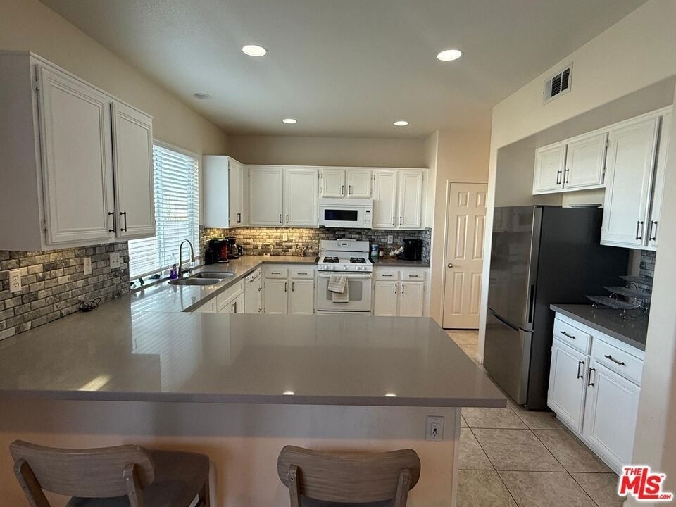 719 W Avenue Q10 - Photo 5