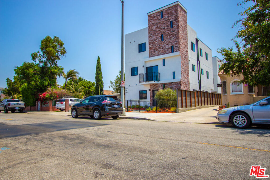 2206 Hauser Boulevard - Photo 1