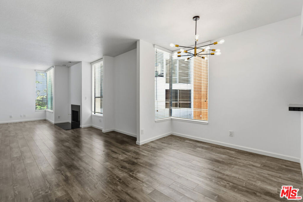 500 S Barrington Avenue - Photo 5