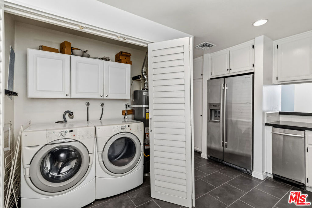 500 S Barrington Avenue - Photo 12