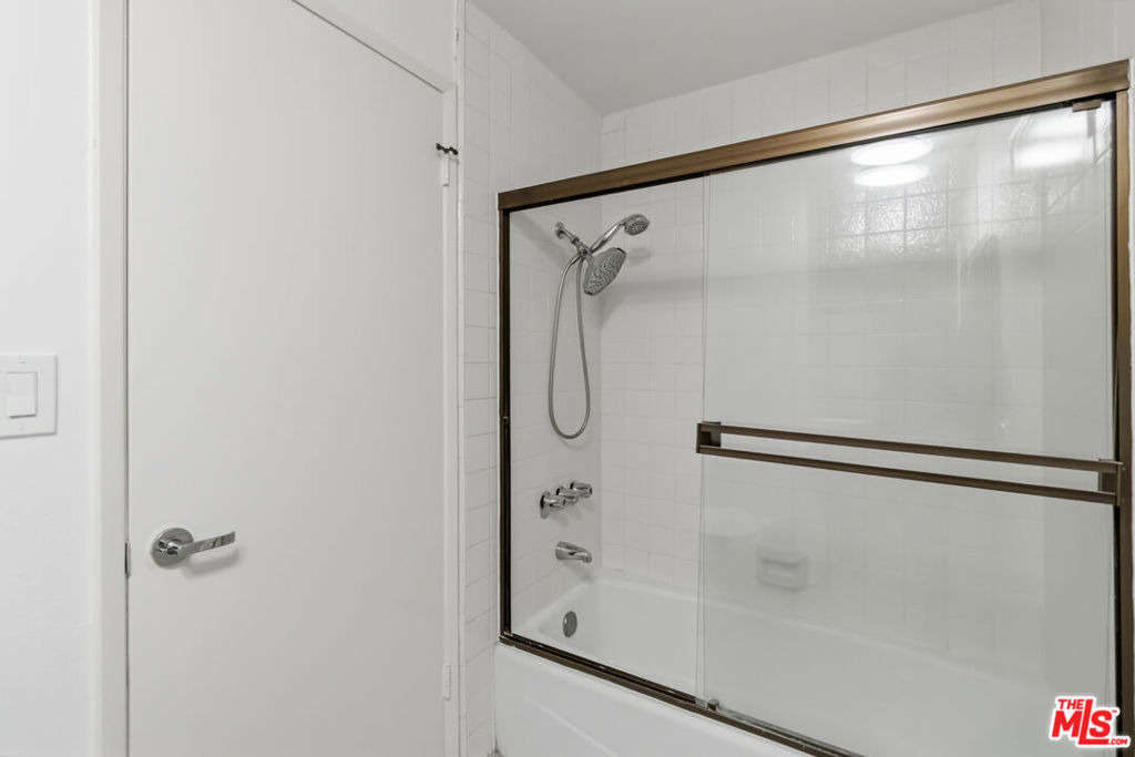 500 S Barrington Avenue - Photo 24