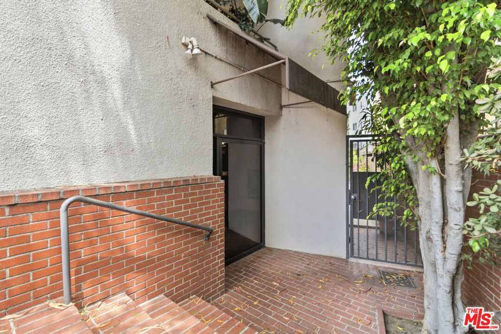 500 S Barrington Avenue - Photo 1