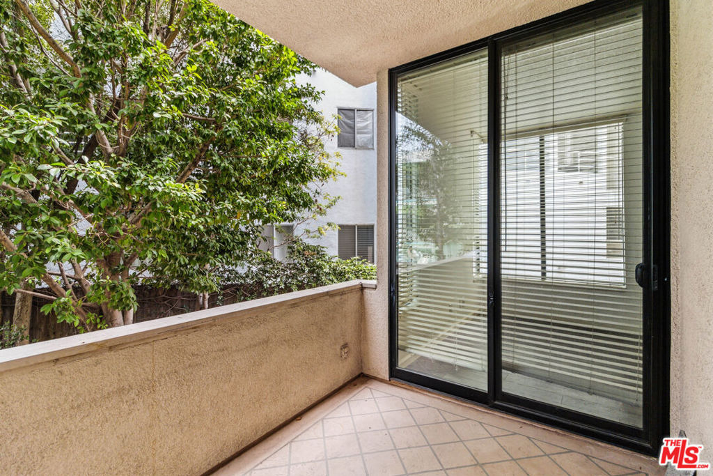 500 S Barrington Avenue - Photo 9