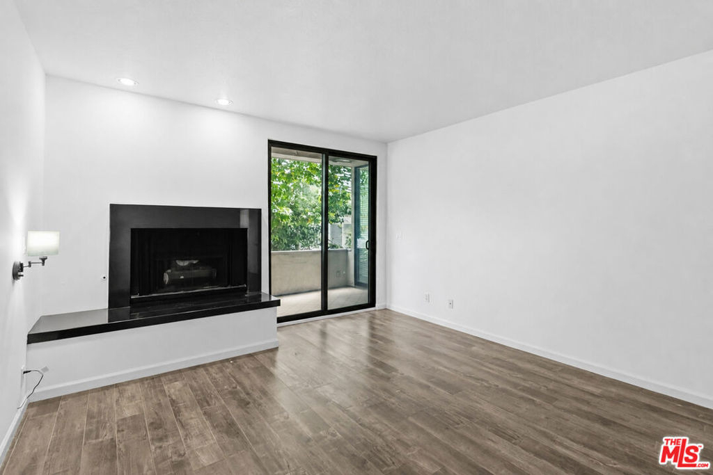 500 S Barrington Avenue - Photo 15