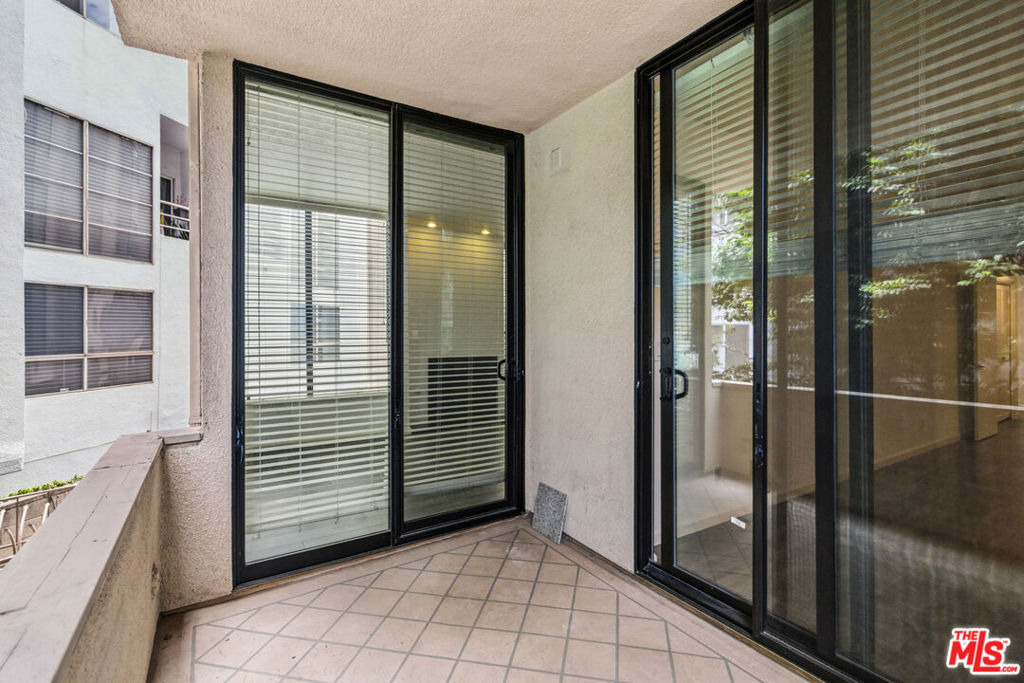 500 S Barrington Avenue - Photo 20