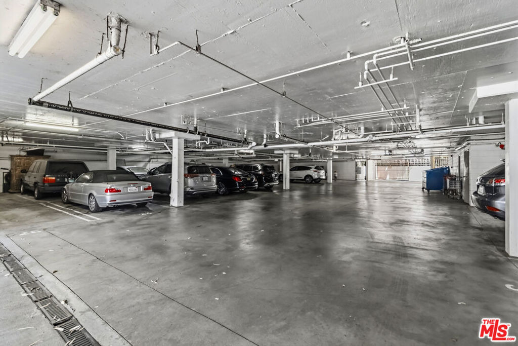 500 S Barrington Avenue - Photo 27