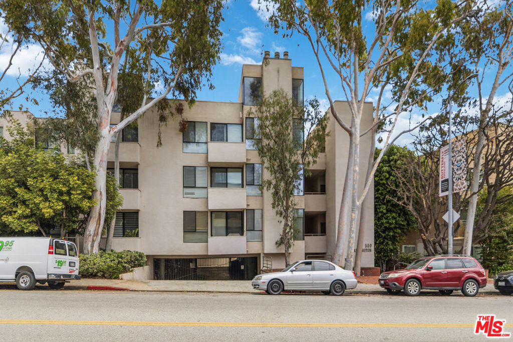 500 S Barrington Avenue - Photo 31